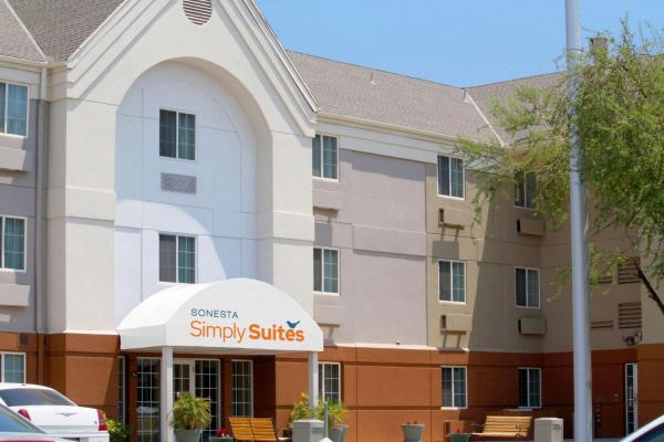 A la foto es mostra l'objecte Sonesta Simply Suites Phoenix Glendale situat a la ciutat de Phoenix.