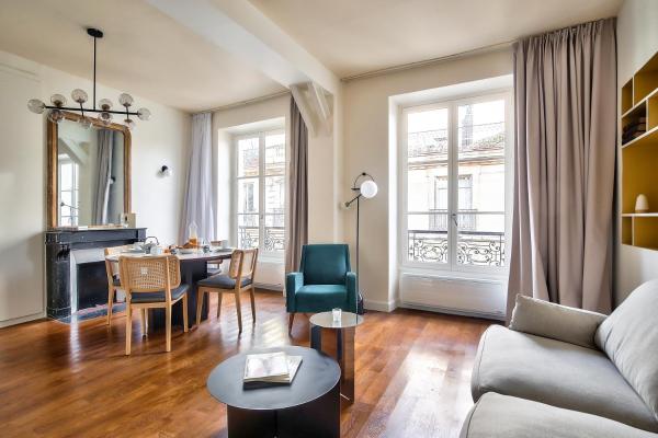 The Perfect Parisian Flat Bd St-Germain - Mid Term, Paris