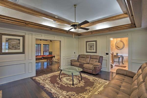 Foto 6: Pool Table, Patio and Grill Idyllic McKinney Home