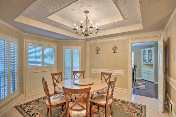 Foto 8: Pool Table, Patio and Grill Idyllic McKinney Home
