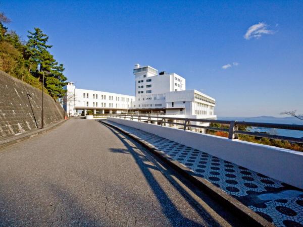 写真には吉田市にある蒲郡温泉郷 三河湾ヒルズ・ホテルが写っています。