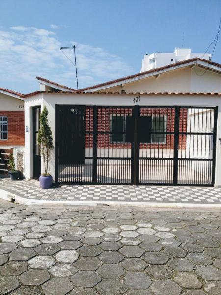 A la foto es mostra l'objecte Casa Completa 100m da Praia 8 Pessoas Churrasqueira-garagem para 2 carros situat a la ciutat de Mongaguá.