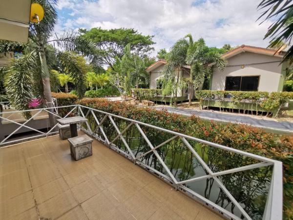 A la foto es mostra l'objecte Long Lake Resort situat a la ciutat de Ban Chom Phon.