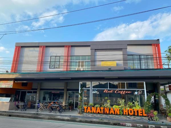 På billedet ses objektet Tanatnan Hotel beliggende i byen Ranong.