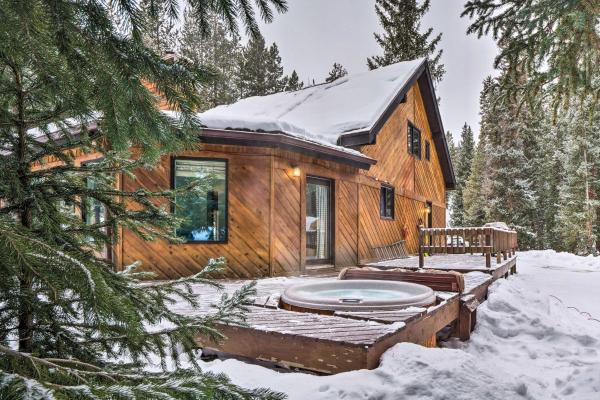 Auf dem Foto ist das Objekt Near Breckenridge Ski Mtn Escape with Hot Tub! in der Stadt Blue River zu sehen.