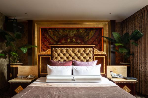 A la foto es mostra l'objecte In-stone Motel situat a la ciutat de Shiding.