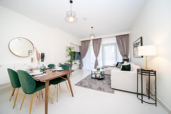 Na fotografii je vidět objekt HiGuests - Chic Apt with Balcony and Pool near Burj Khalifa nacházející se ve městě Dubaj.