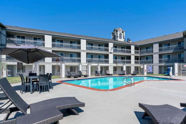 På billedet ses objektet Comfort Inn Antioch - Century Plaza beliggende i byen Antioch.