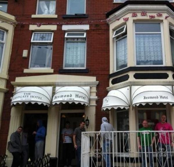 The photo shows the Jesmond International Hotel located in the city of Blackpool.