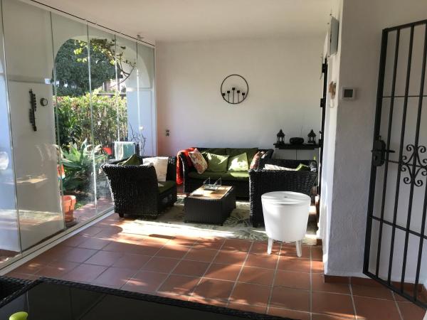 2 Bed Apartment - Sleeps 4 - Pool Patio Garden - Puerto Banús