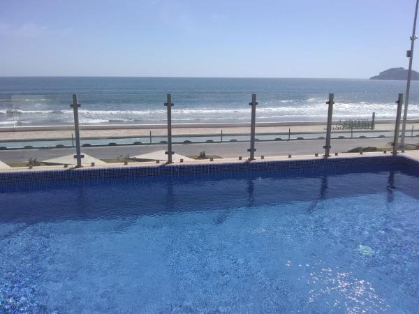 På billedet ses objektet Departamento en malecon Portico Beach beliggende i byen Mazatlán.
