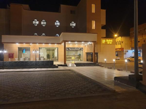 A la foto es mostra l'objecte شقق وادي الريف المخدومة بأضم الحساني بلازا سابقا situat a la ciutat de Adham.