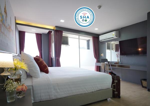 A la foto es mostra l'objecte The Qube fifty Hotel situat a la ciutat de Phra Khanong.
