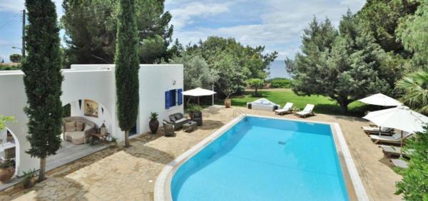På billedet ses objektet Villa Blue Sapphire beliggende i byen Pefkos.