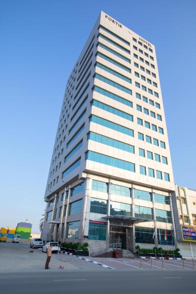 Na zdjęciu widoczny jest obiekt Fortis Hotel Fujairah położony w mieście Fudżajra.