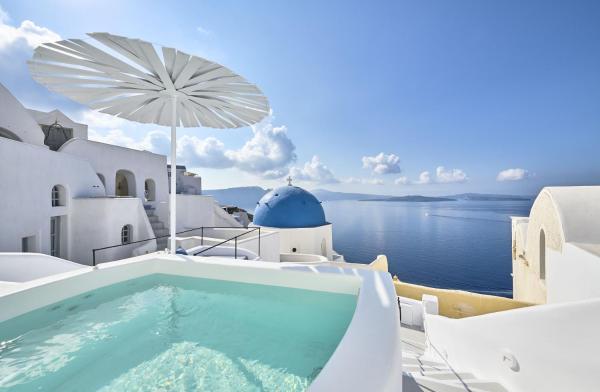 På billedet ses objektet Cave Suite Oia beliggende i byen Oia.