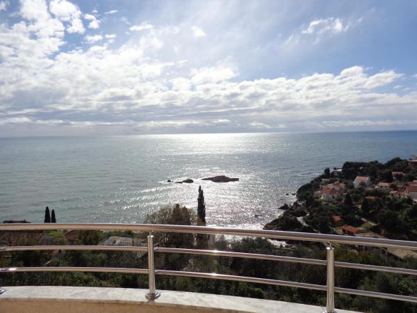 På billedet ses objektet Nikić Apartments beliggende i byen Ulcinj.