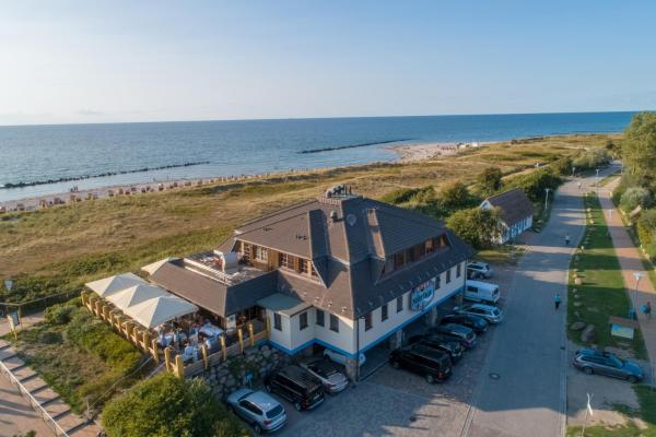 Na fotografii je vidět objekt Moby Dick Hotel & Ferienwohnungen nacházející se ve městě Wustrow.
