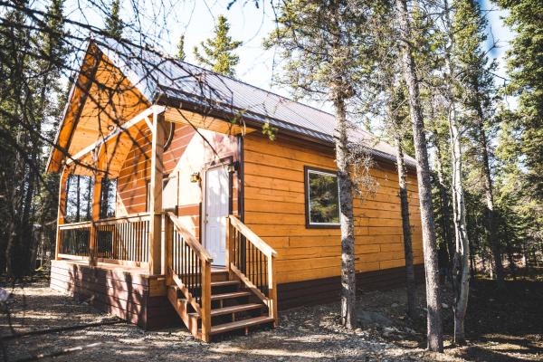 Na zdjęciu widoczny jest obiekt Denali Wild Stay - Redfox Cabin, Free Wifi, private, sleep 6 położony w mieście Healy.