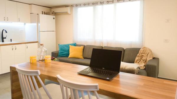 På billedet ses objektet Primrose Boutique Apartment beliggende i byen Ashdod.