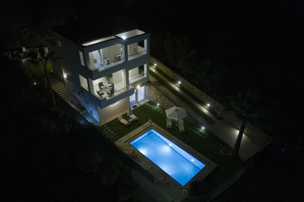 照片显示了位于Plaka市的Villa Minos Plaka物件。