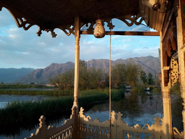 A la foto es mostra l'objecte Houseboat Zaindari Palace situat a la ciutat de Srinagar.