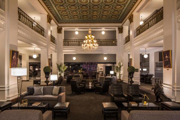 Na zdjęciu widoczny jest obiekt Lord Baltimore Hotel położony w mieście Baltimore.