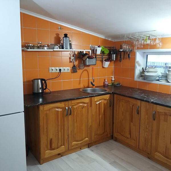 Фотографии отеля: Дом Семейный с 2 спальнями и гостинной, Тюлюк