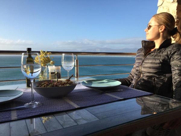 På billedet ses objektet Kleinzee Oceanfront Guesthouse beliggende i byen Gansbaai.