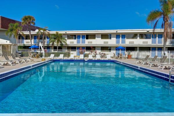 Na fotografii je vidět objekt Motel 6-Cocoa Beach, FL nacházející se ve městě Cocoa Beach.