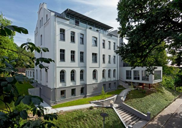 A la foto es mostra l'objecte Hotel zwischen den Seen situat a la ciutat de Waren.