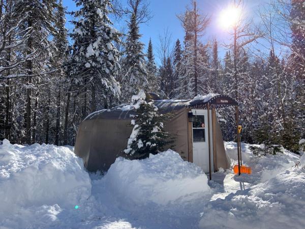 A la foto es mostra l'objecte Yourtes - Chalets Lanaudière situat a la ciutat de Rawdon.