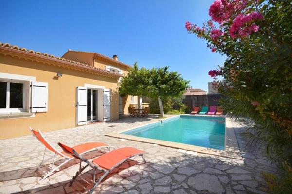Na fotografii je vidět objekt Villa charmante à Saint-Didier avec piscine privée nacházející se ve městě Saint-Didier.