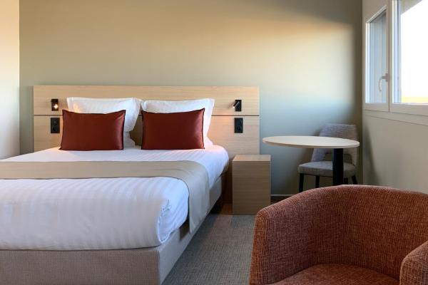 写真にはトロワ市にあるHôtel Akena Troyes - La Chapelle St-Lucが写っています。