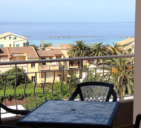 På bildet vises objektet Romantic total sea view som ligger i byen Alghero.