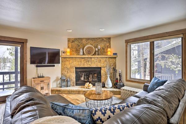 A la foto es mostra l'objecte Frisco Home w/ Mountain Views: Walk to Main St! situat a la ciutat de Frisco.