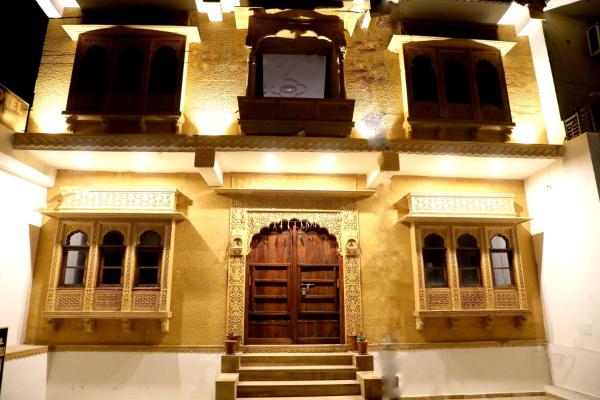 Na foto é possível ver o objeto Hotel Pushkar Golden Haveli localizado na cidade de Pushkar.