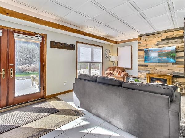 Fotografie 9: The Maples Apt - King Bed, Pet Friendly, Beautiful Views