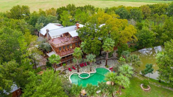 Na zdjęciu widoczny jest obiekt Moon River Ranch położony w mieście Marlin.