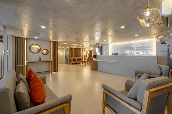 A la foto es mostra l'objecte iHotel Uptown BGC situat a la ciutat de Taguig.