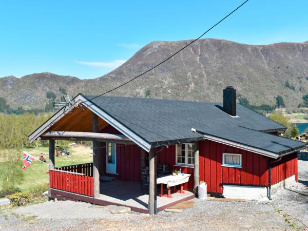 Na zdjęciu widoczny jest obiekt Holiday Home Lenebu by Interhome położony w mieście Stokke.