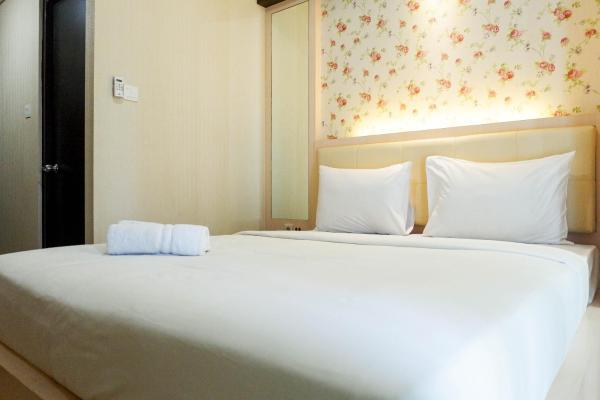 På bildet vises objektet Strategic and Cozy Studio Room Apartment at Tamansari Papilio By Travelio som ligger i byen Ngawinan.