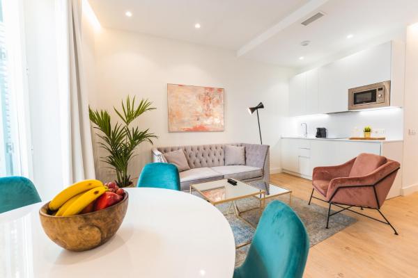 Na zdjęciu widoczny jest obiekt Debambú Suites położony w mieście Malaga.