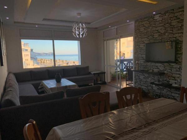 På billedet ses objektet Duplex vu sur mer beliggende i byen Martil.