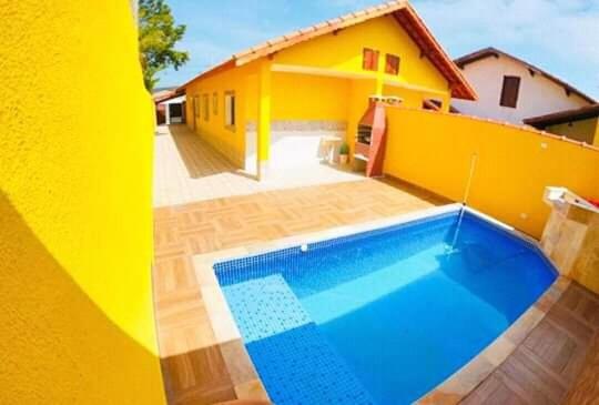 A la foto es mostra l'objecte prx à praia com piscina situat a la ciutat de Mongaguá.