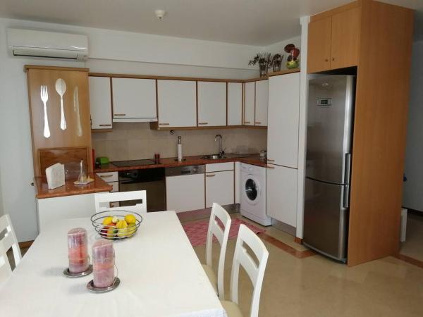 Foto 4: 2 Bed Flat - Sleeps 4 - Parking - Wifi