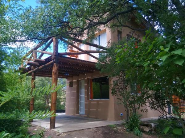 A la foto es mostra l'objecte Casa La Toma situat a la ciutat de Capilla del Monte.