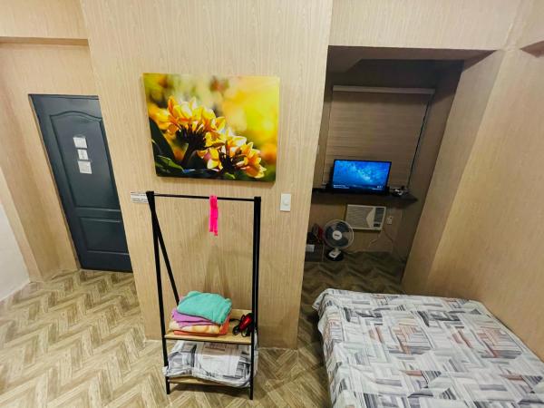 JT RESIDENCES QC SANITIZE GAMES FIBER INTERNET NETFLIX THOUSAND CABLE TV hotel Quezon ave, Манила