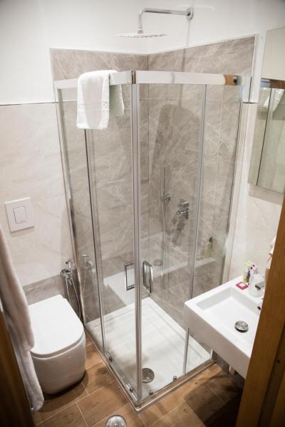 Small Double Room with City View — 12 m² - Seven