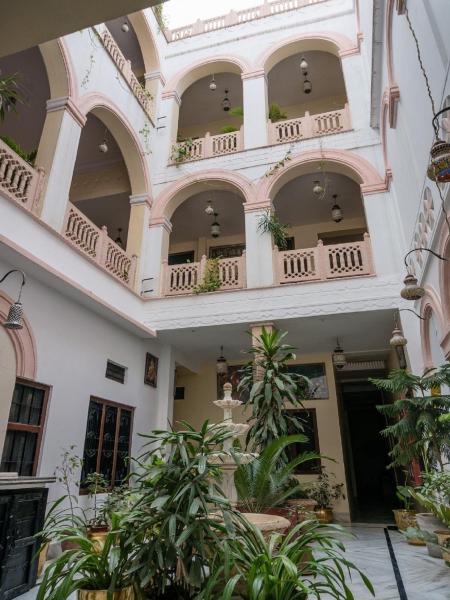 Na foto é possível ver o objeto Kanhaia Haveli localizado na cidade de Pushkar.